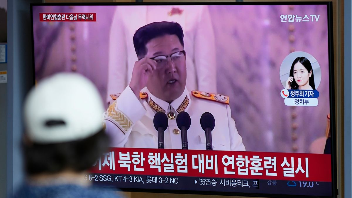 Kim Čong-un přiznal světu dceru. Ruku v ruce sledovali raketový test